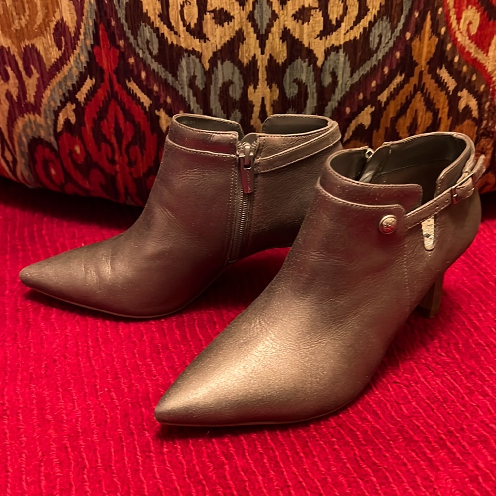 6.5, worn once Keeshey a Vince Camuto Shootie, dark silver